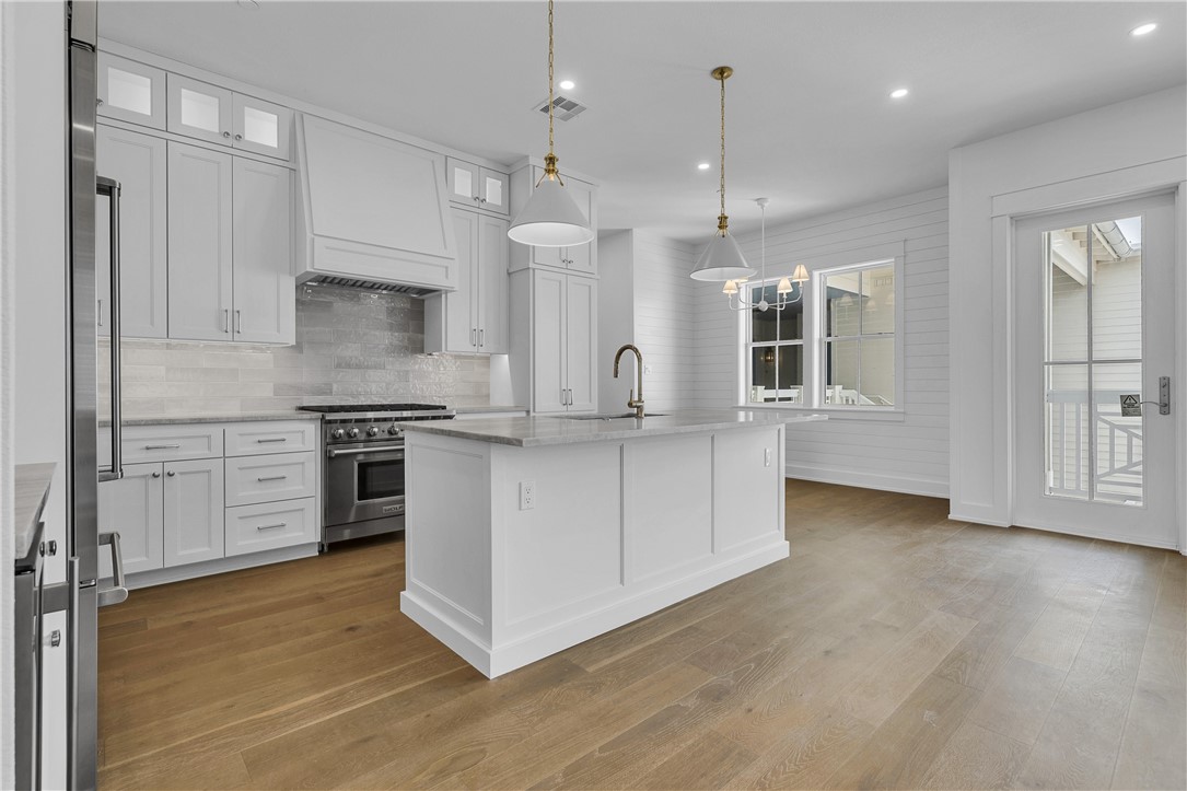 136 W Cotter Ave 11