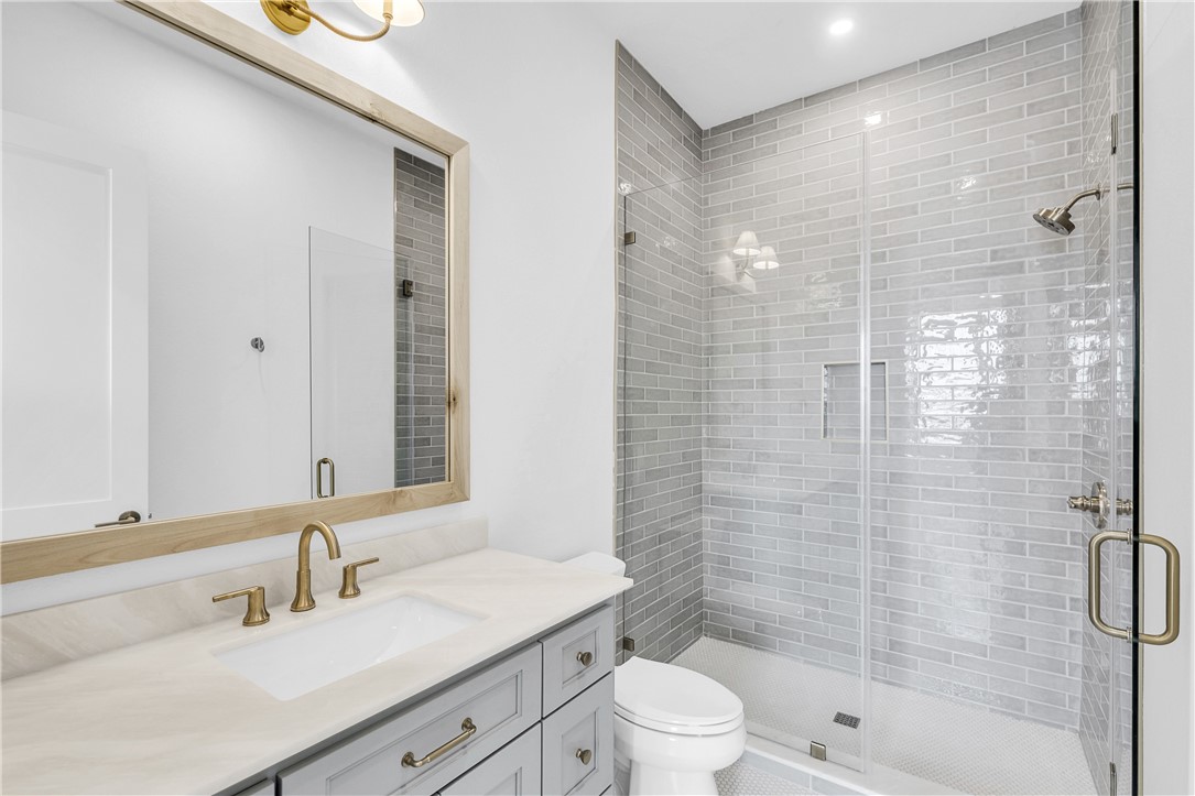 136 W Cotter Ave 11