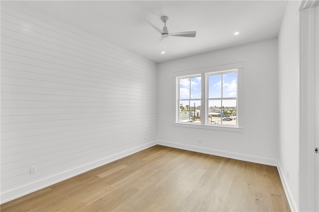 136 W Cotter Ave 11