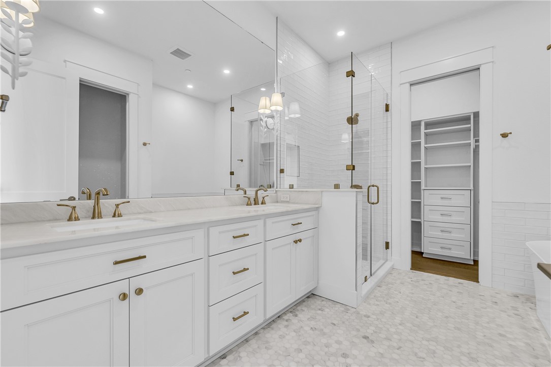 136 W Cotter Ave 11