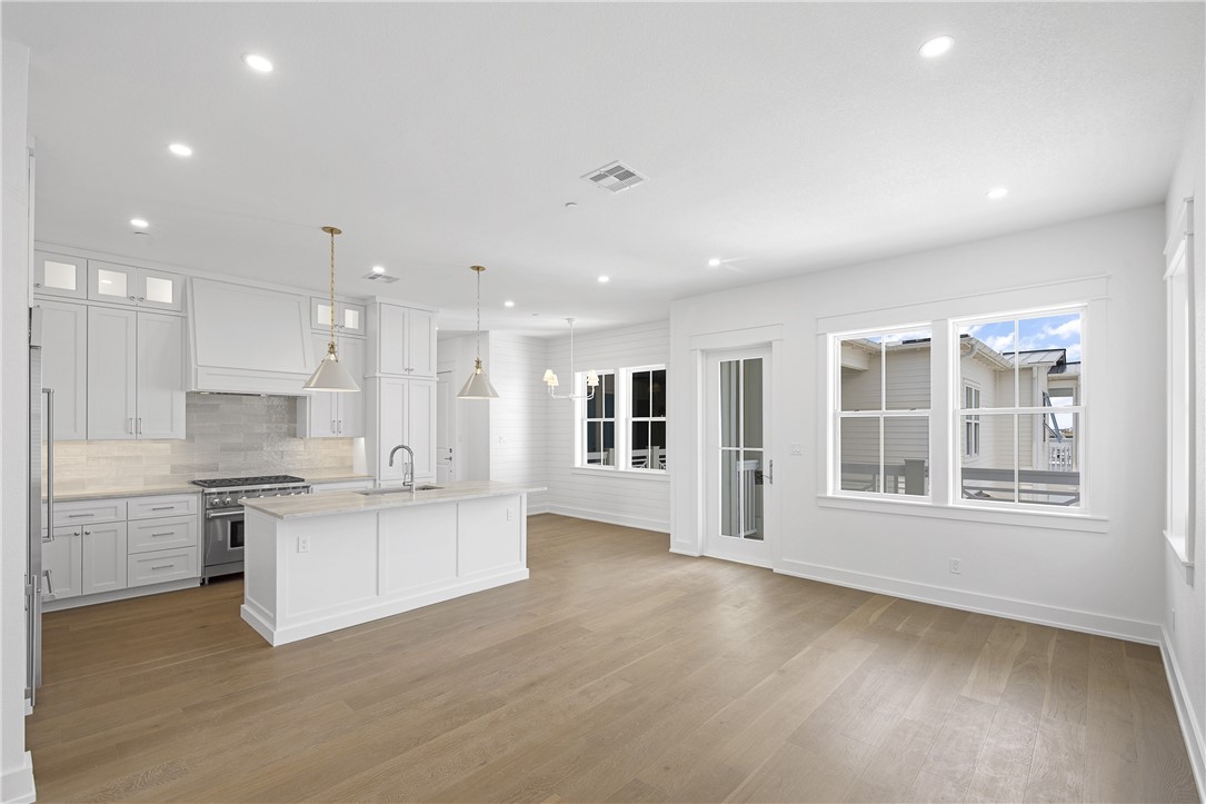 136 W Cotter Ave 11