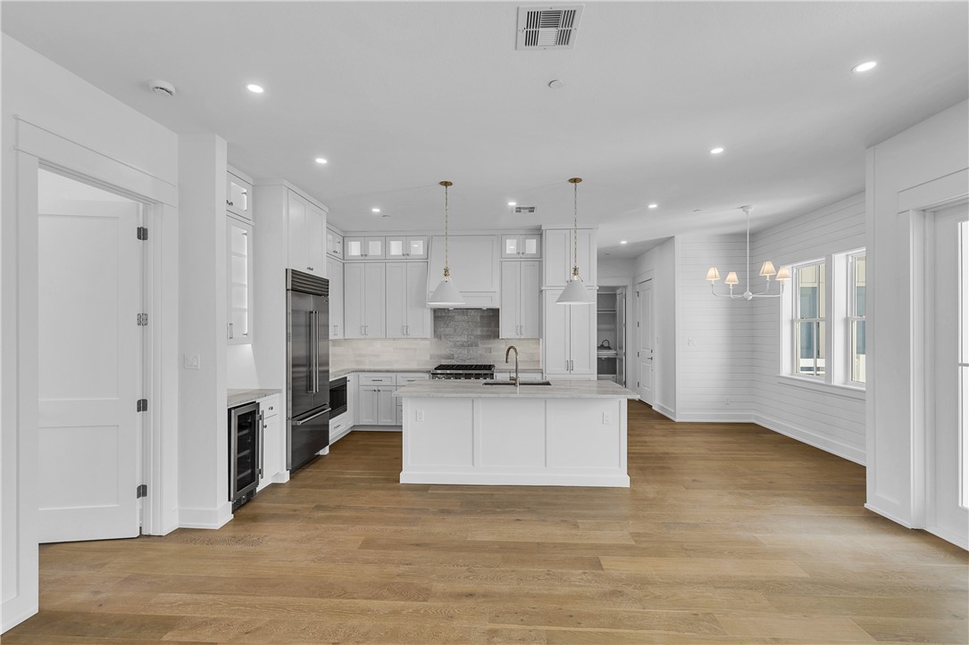136 W Cotter Ave 11