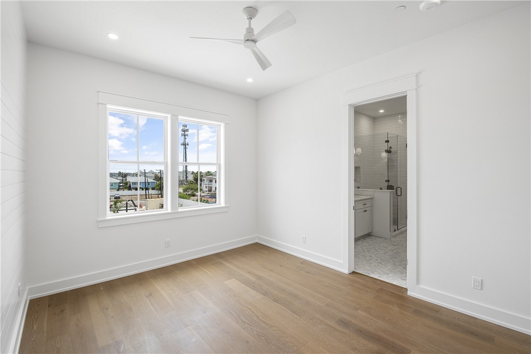 136 W Cotter Ave 11