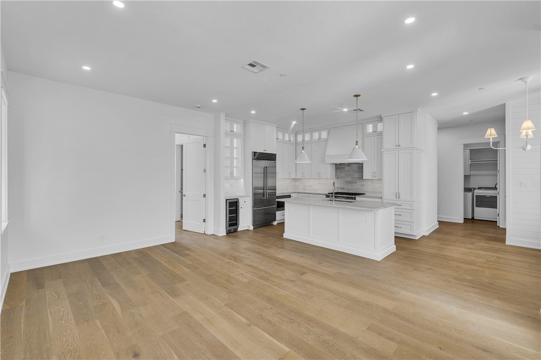 136 W Cotter Ave 11