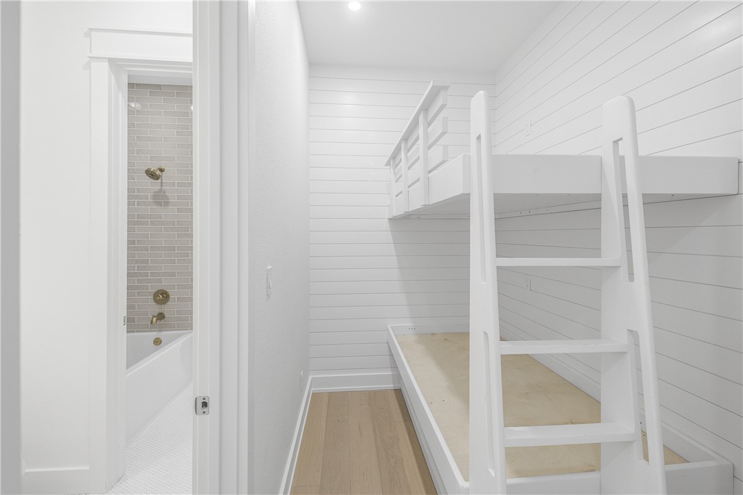 136 W Cotter Ave 13
