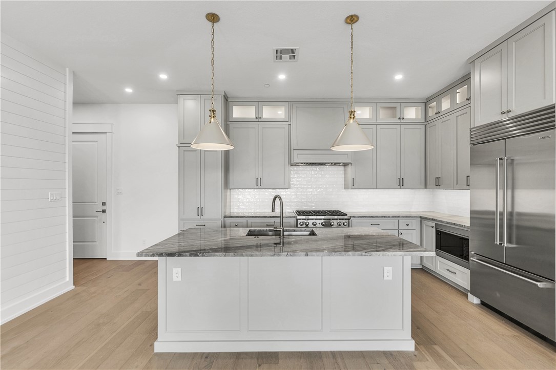 136 W Cotter Ave 13