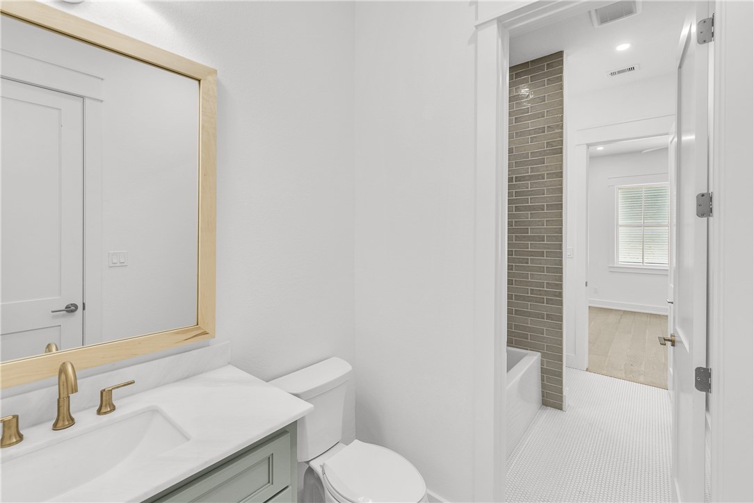 136 W Cotter Ave 13