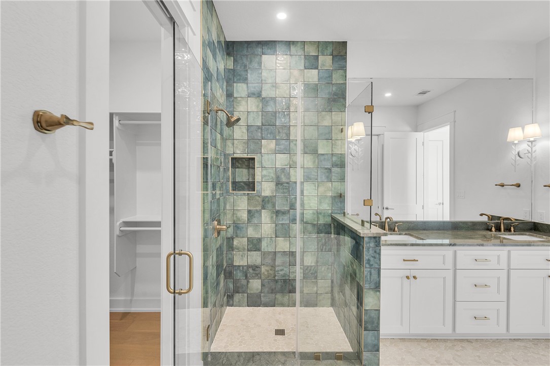 136 W Cotter Ave 13
