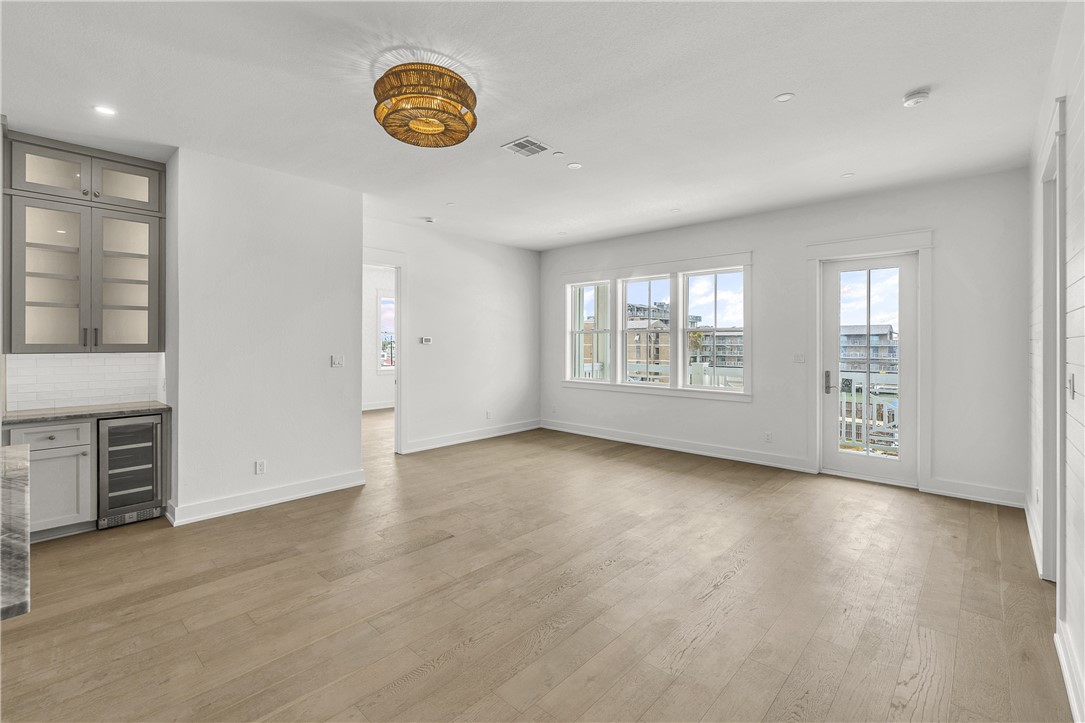 136 W Cotter Ave 13