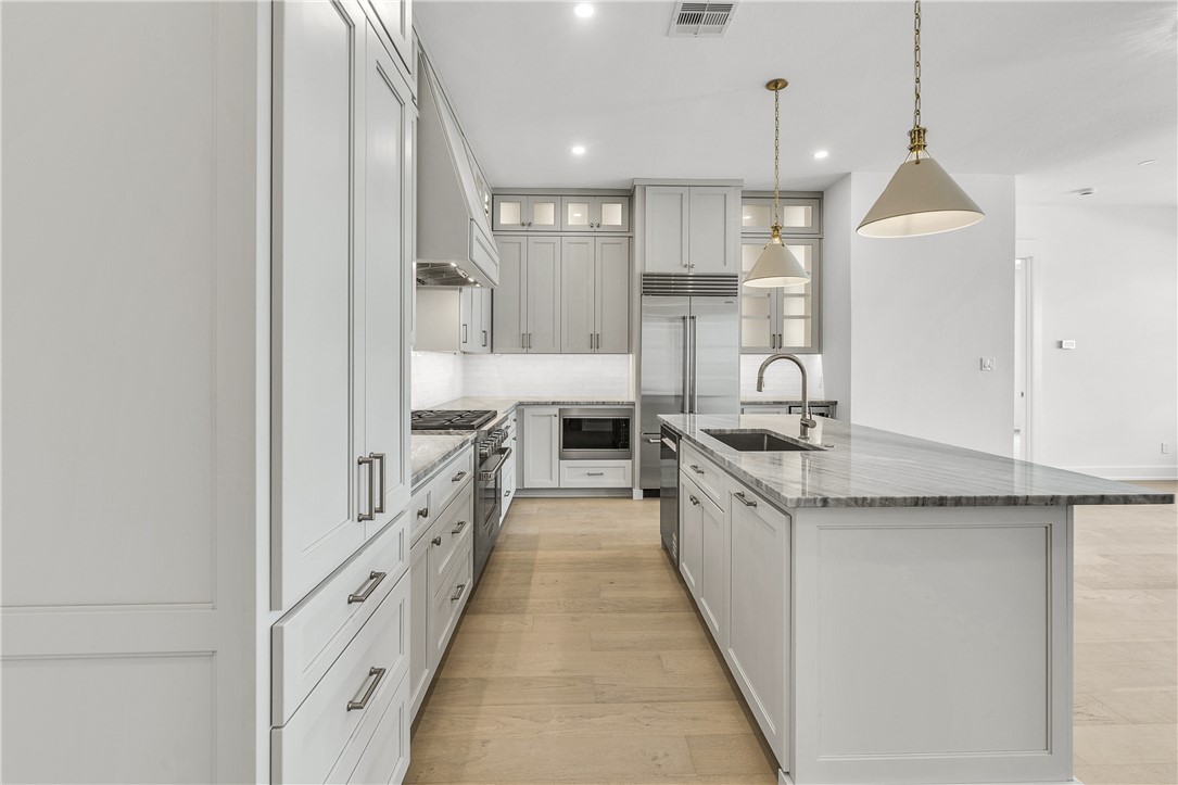136 W Cotter Ave 13