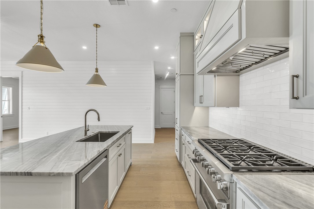 136 W Cotter Ave 13