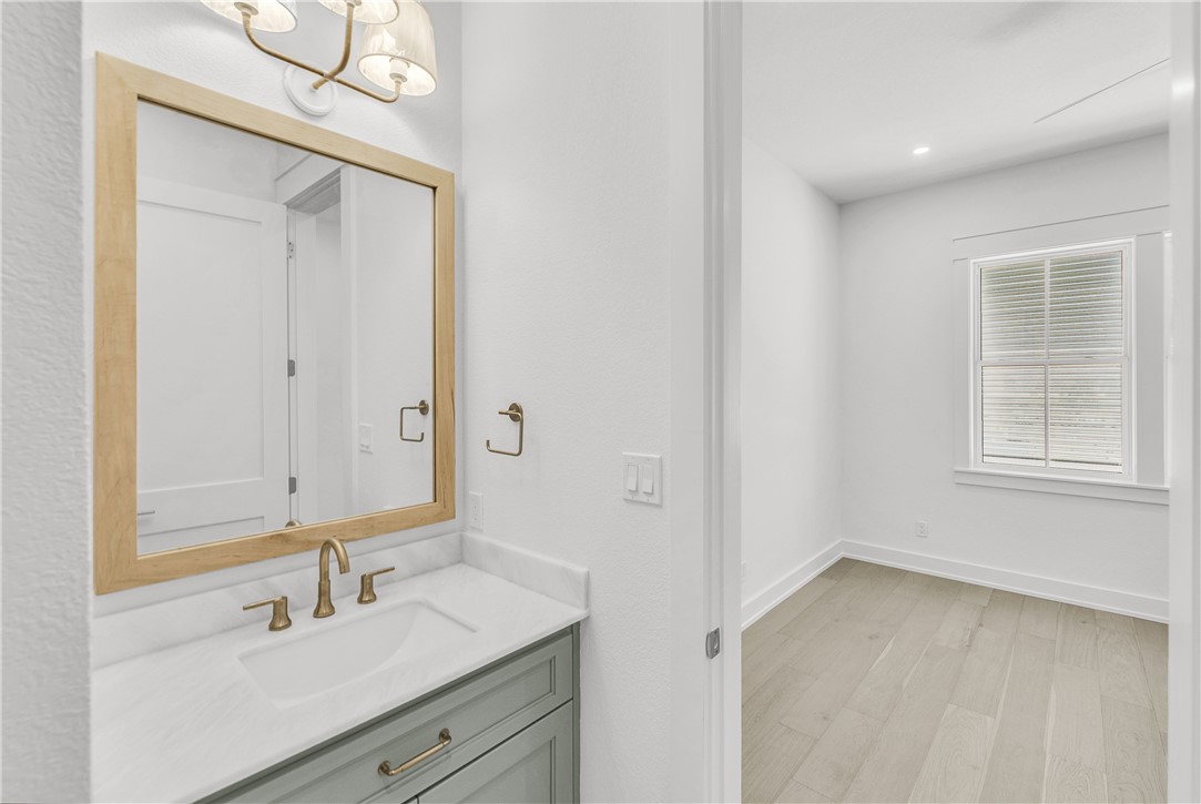 136 W Cotter Ave 13