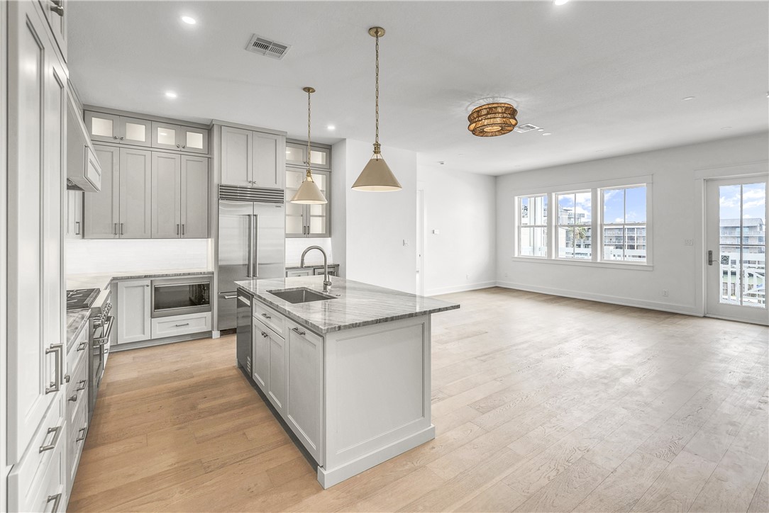 136 W Cotter Ave 13