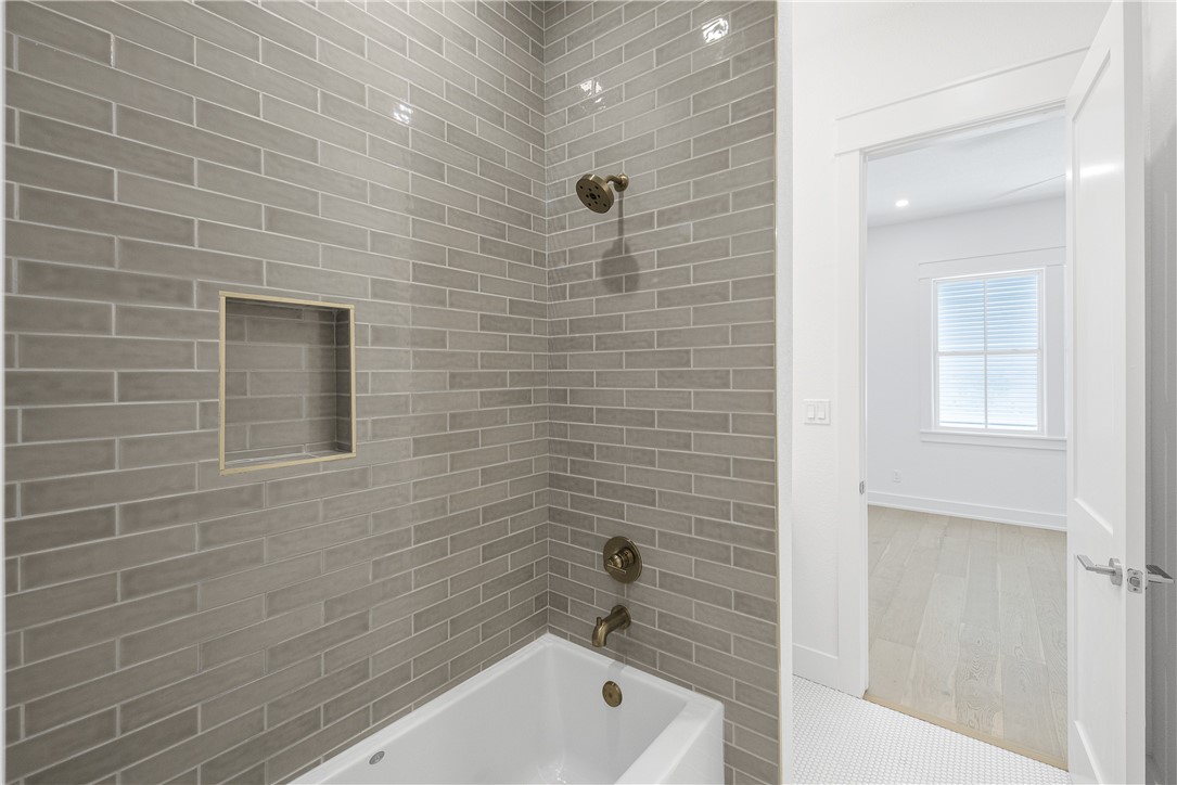 136 W Cotter Ave 13