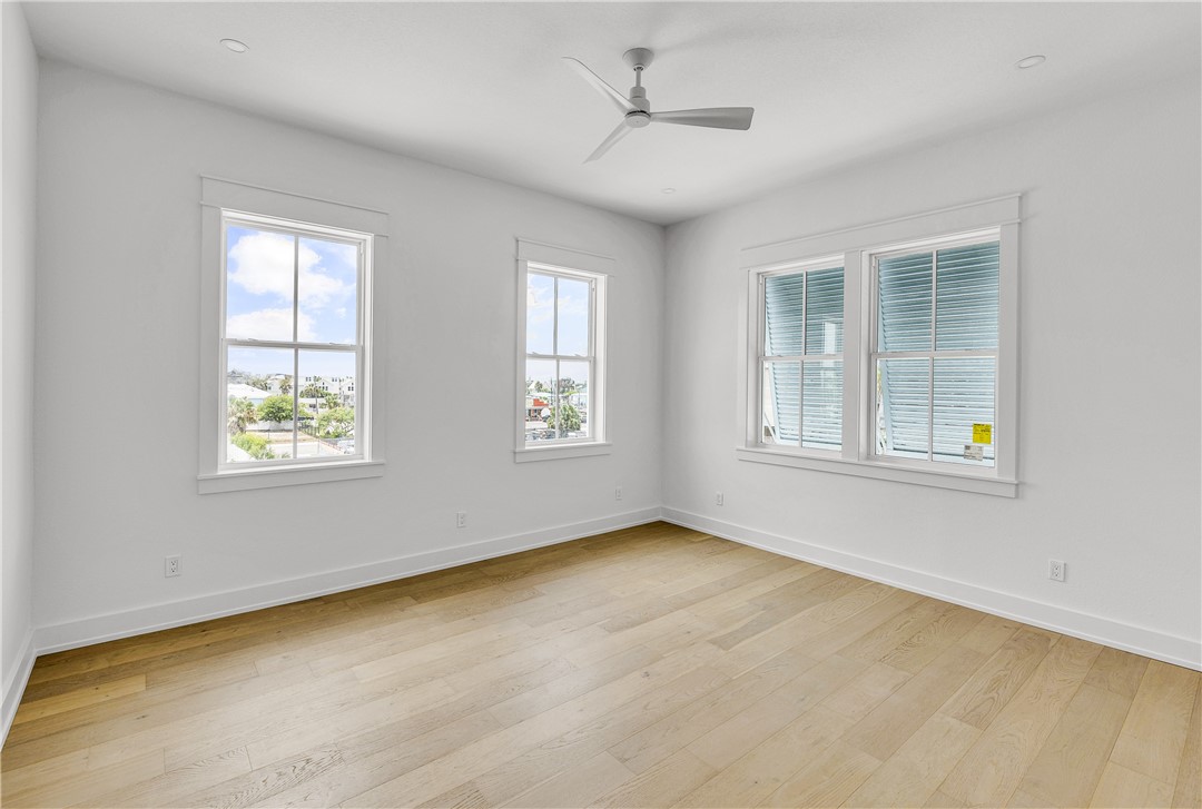136 W Cotter Ave 13
