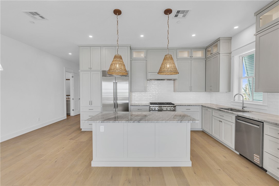 136 W Cotter Ave 14