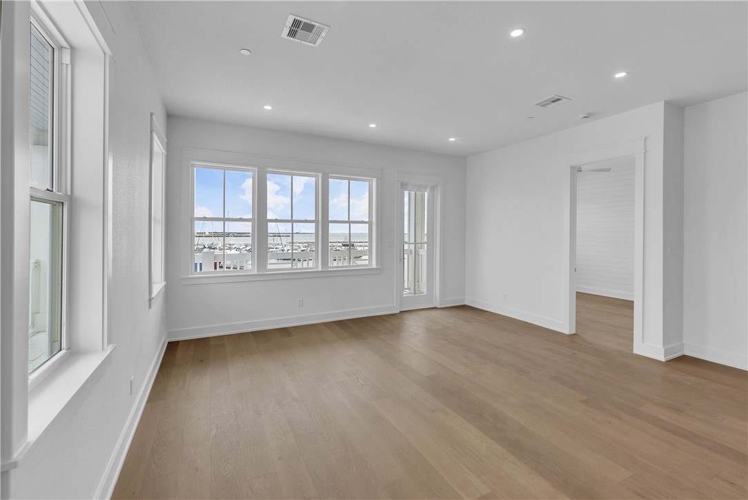 136 W Cotter Ave 14