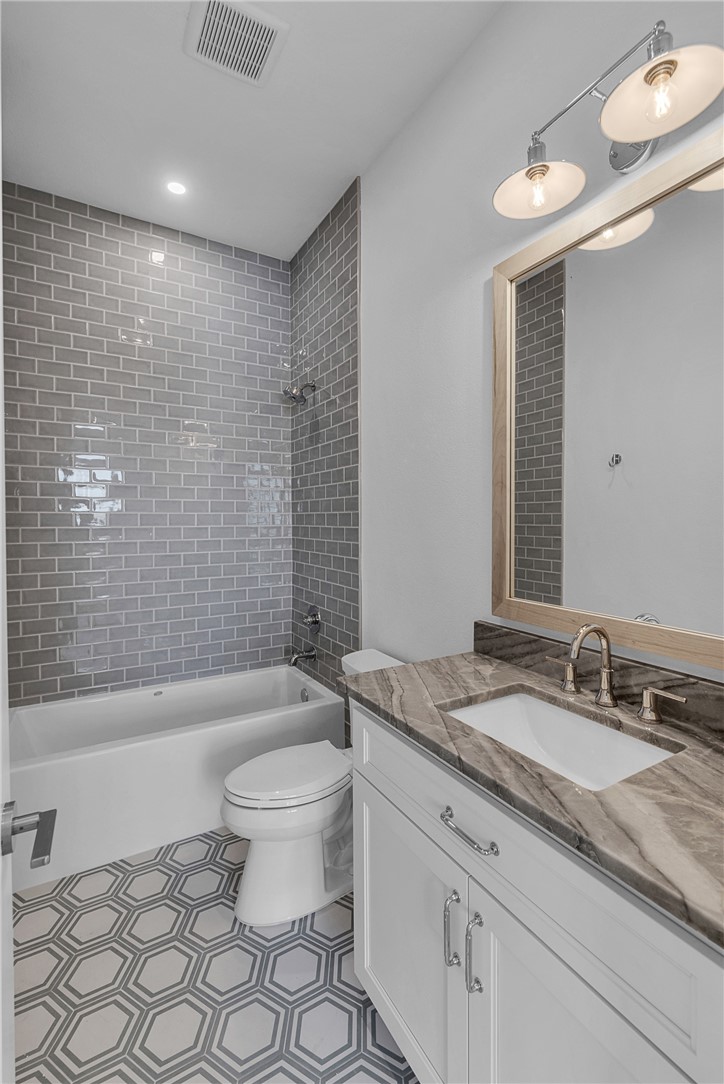 136 W Cotter Ave 14
