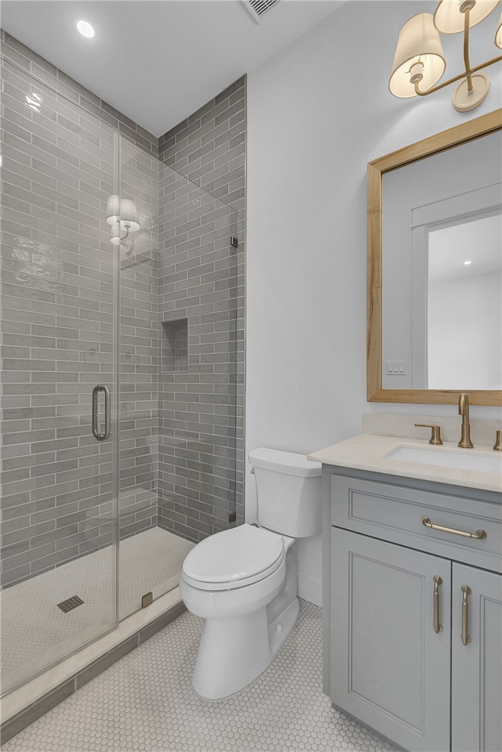 136 W Cotter Ave 14