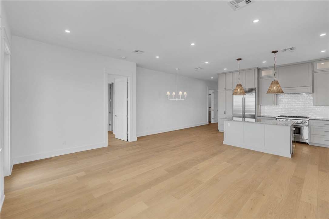 136 W Cotter Ave 14