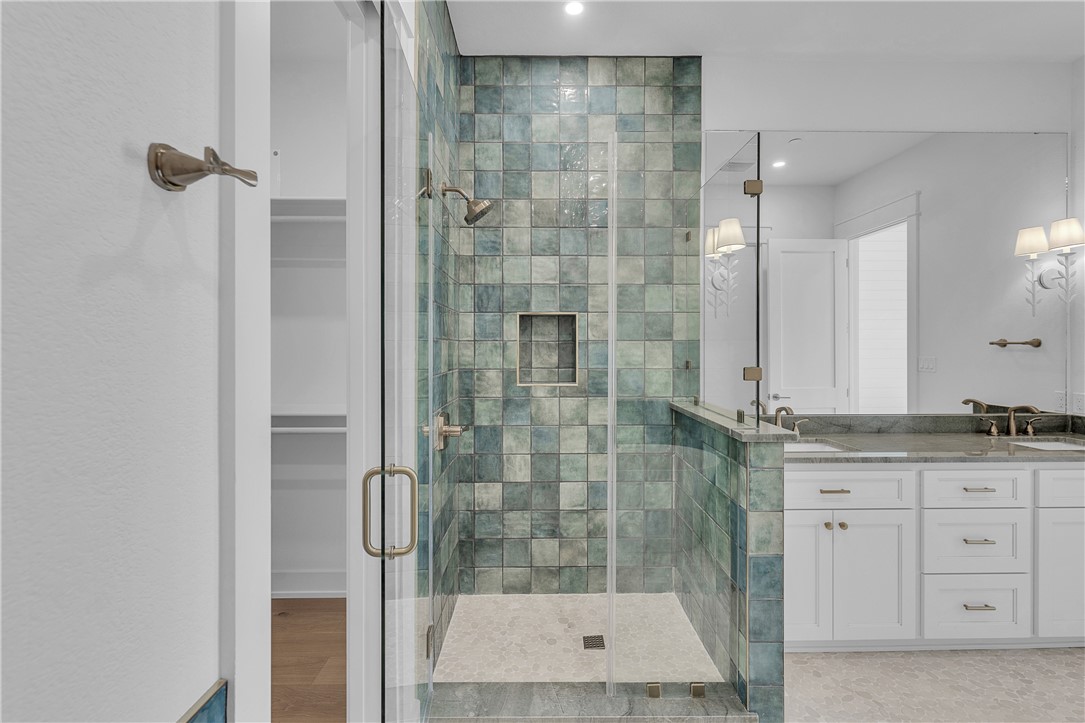136 W Cotter Ave 14