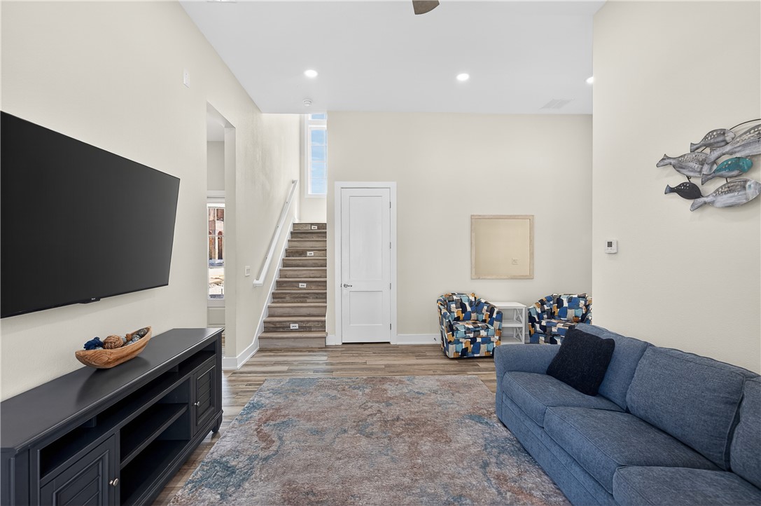 186 Sunrise Ave