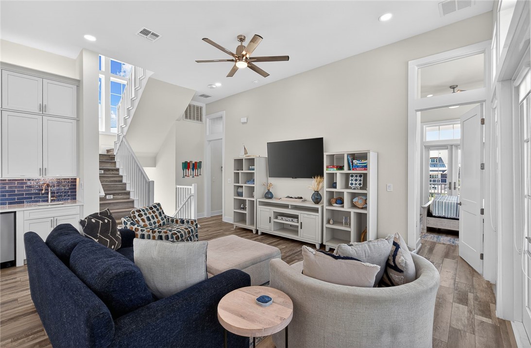 186 Sunrise Ave
