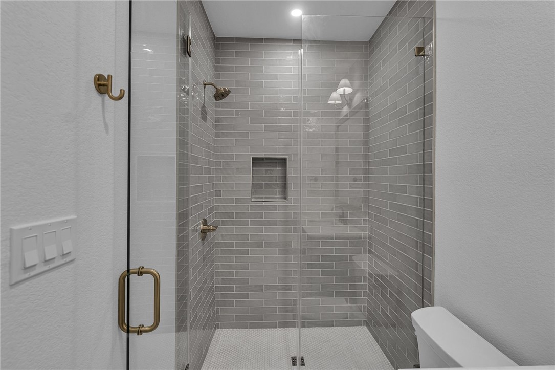 136 W Cotter Ave 24