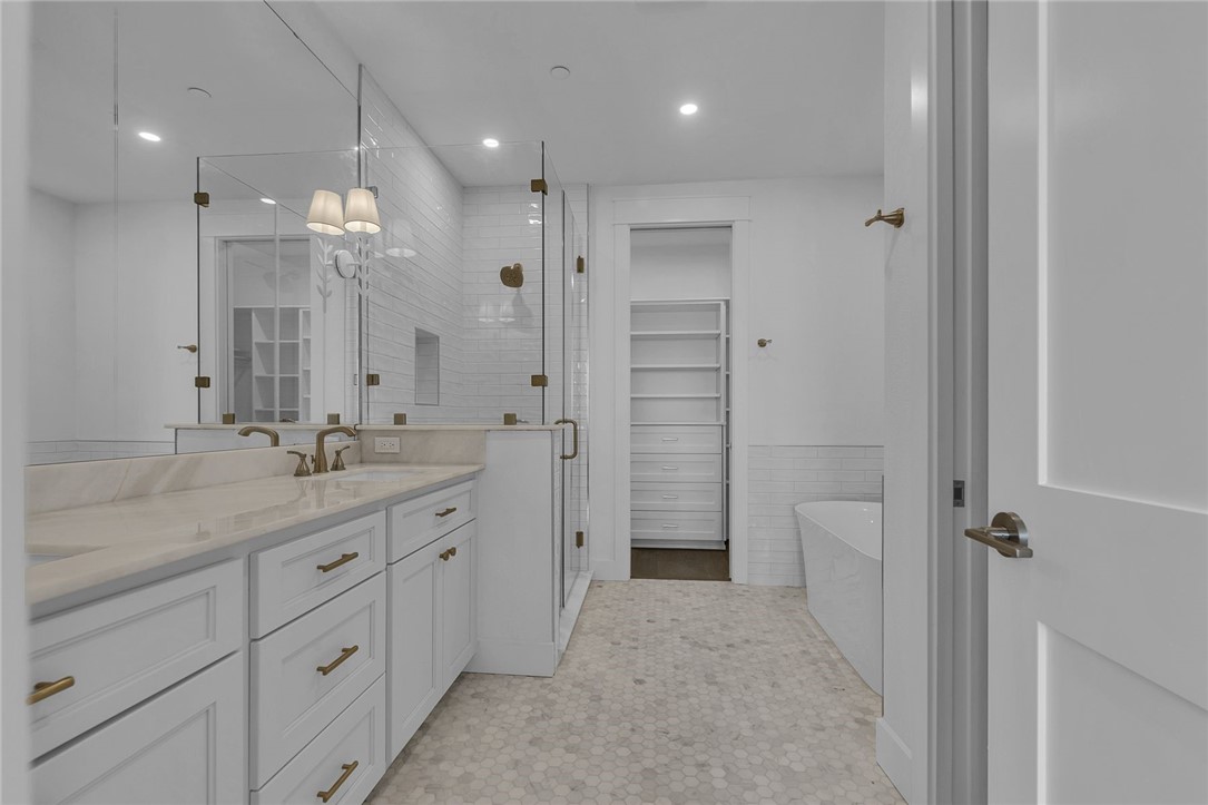 136 W Cotter Ave 24