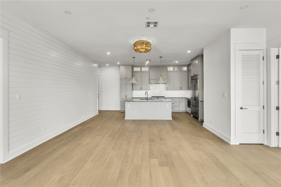 136 W Cotter Ave 25