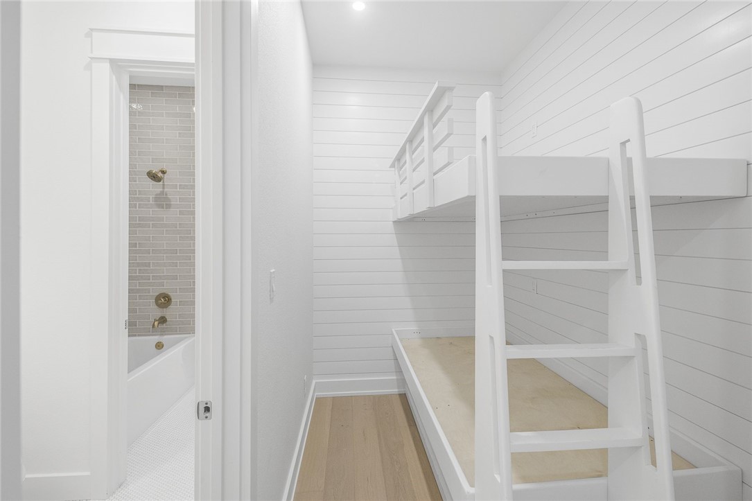 136 W Cotter Ave 25