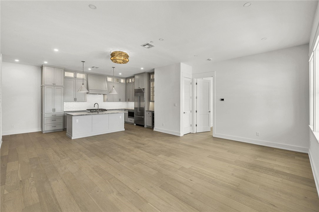 136 W Cotter Ave 25