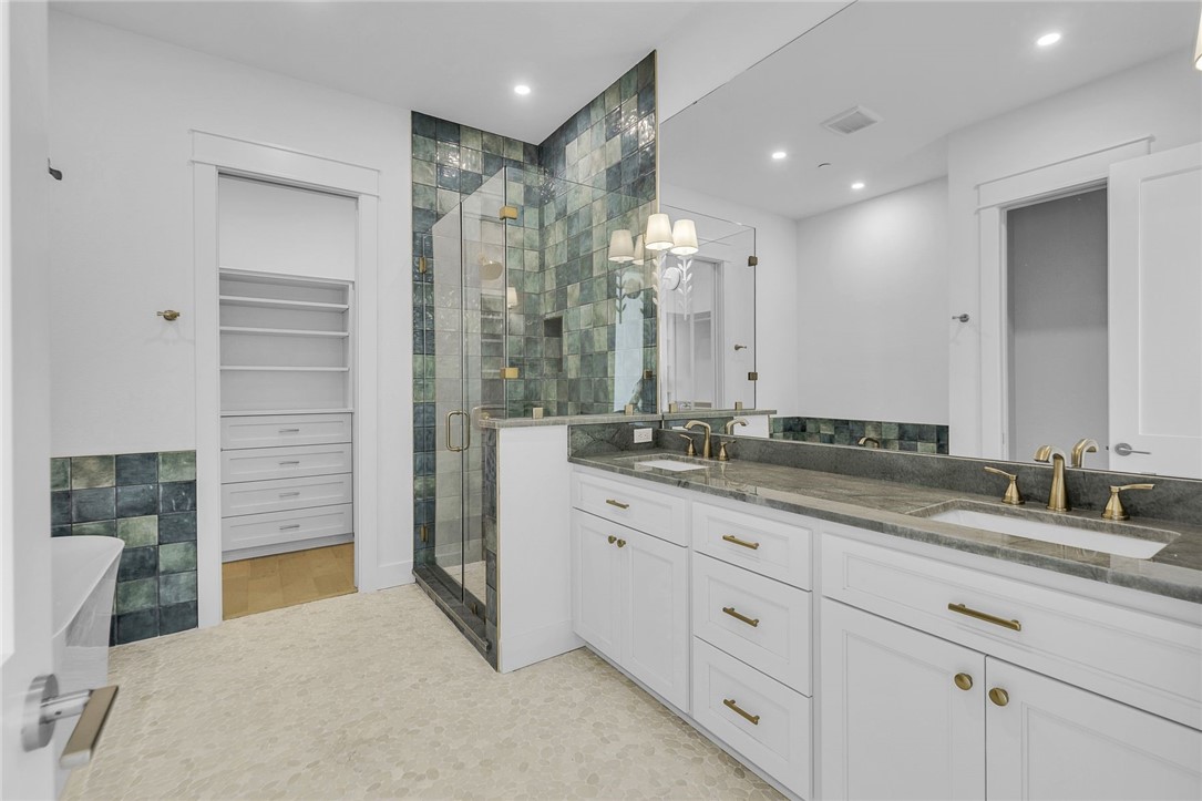 136 W Cotter Ave 25