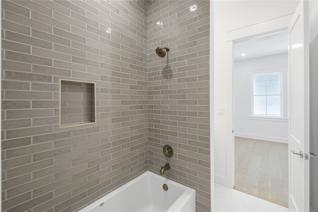136 W Cotter Ave 25