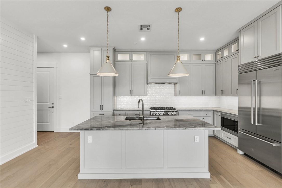136 W Cotter Ave 25