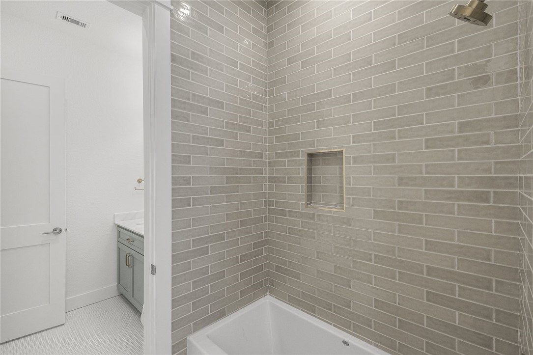 136 W Cotter Ave 25
