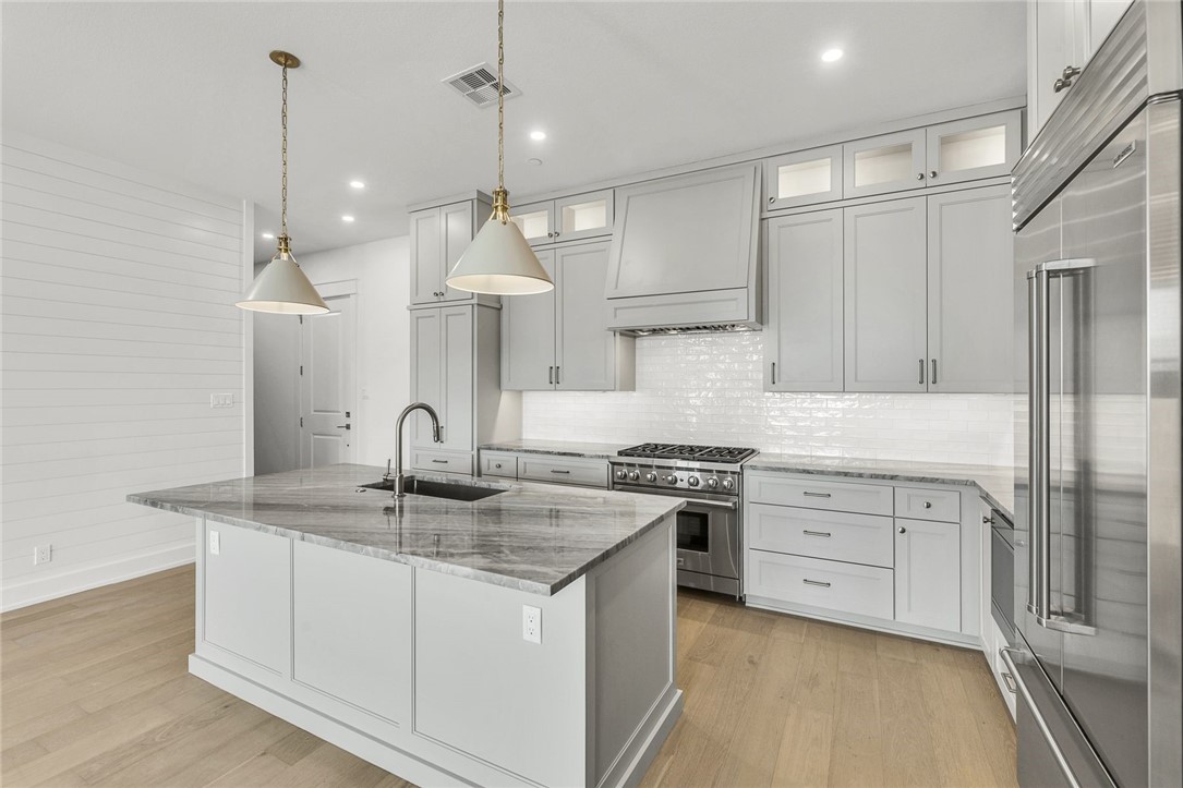 136 W Cotter Ave 25