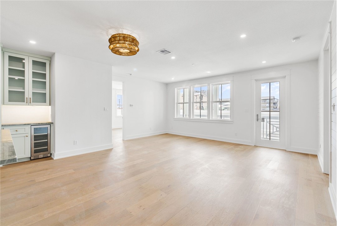 136 W Cotter Ave 17