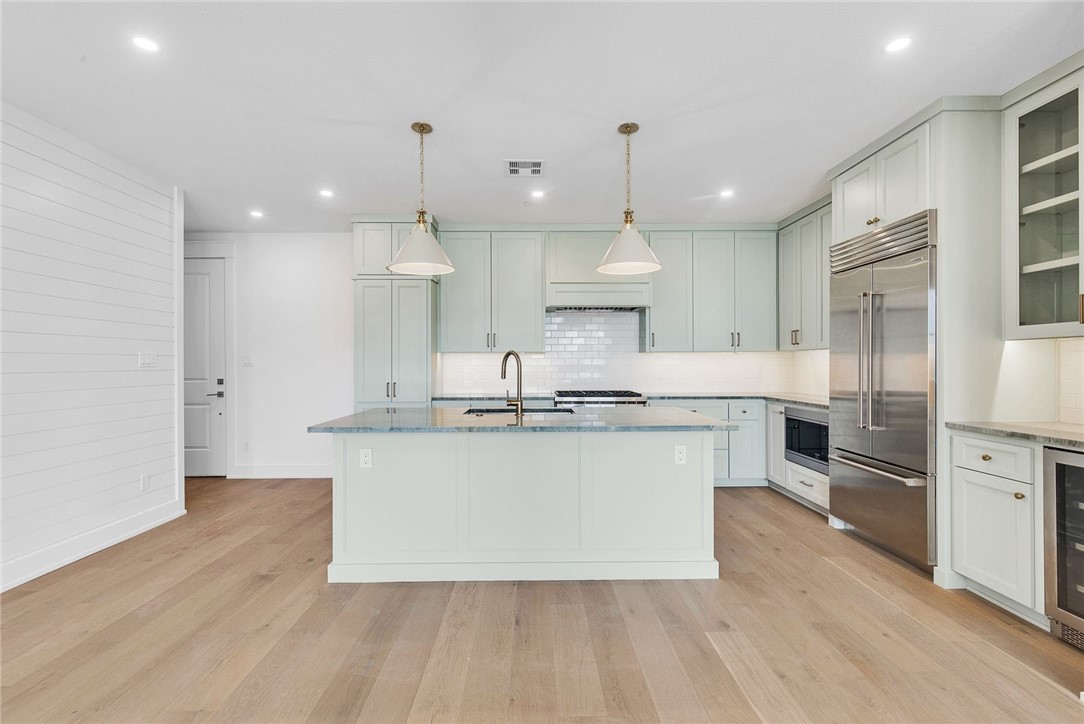 136 W Cotter Ave 17