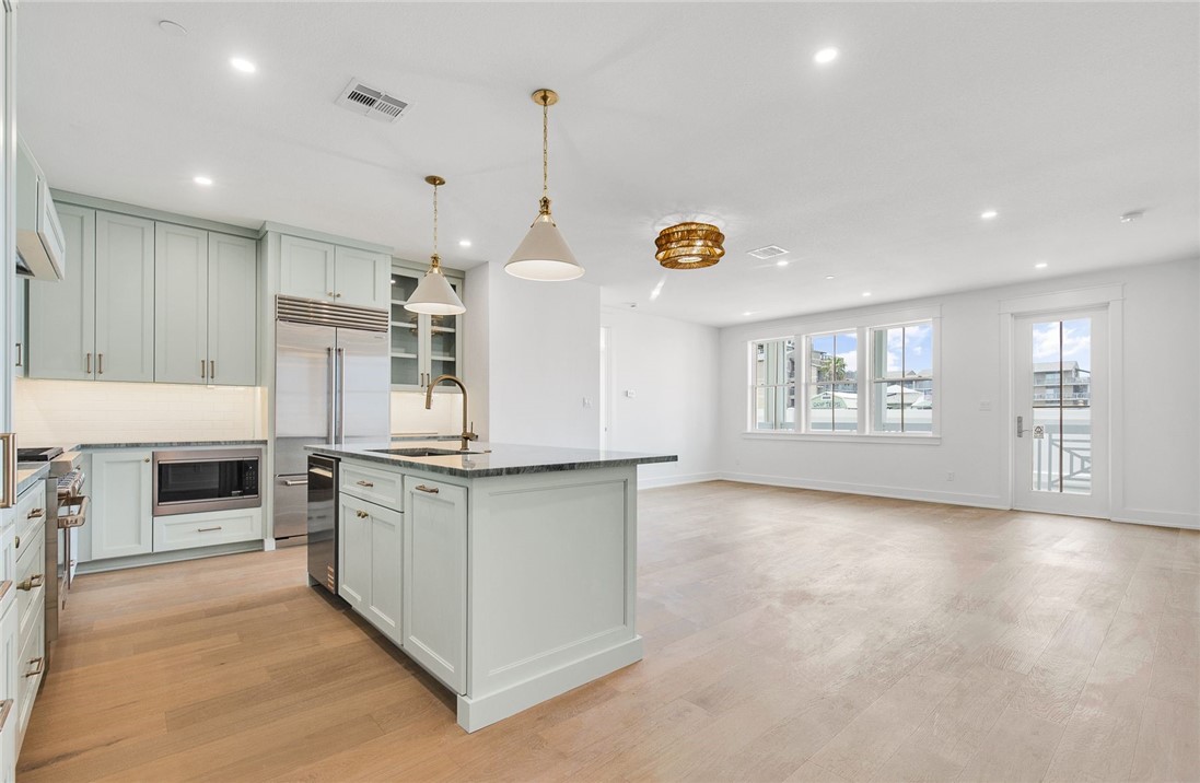 136 W Cotter Ave 17