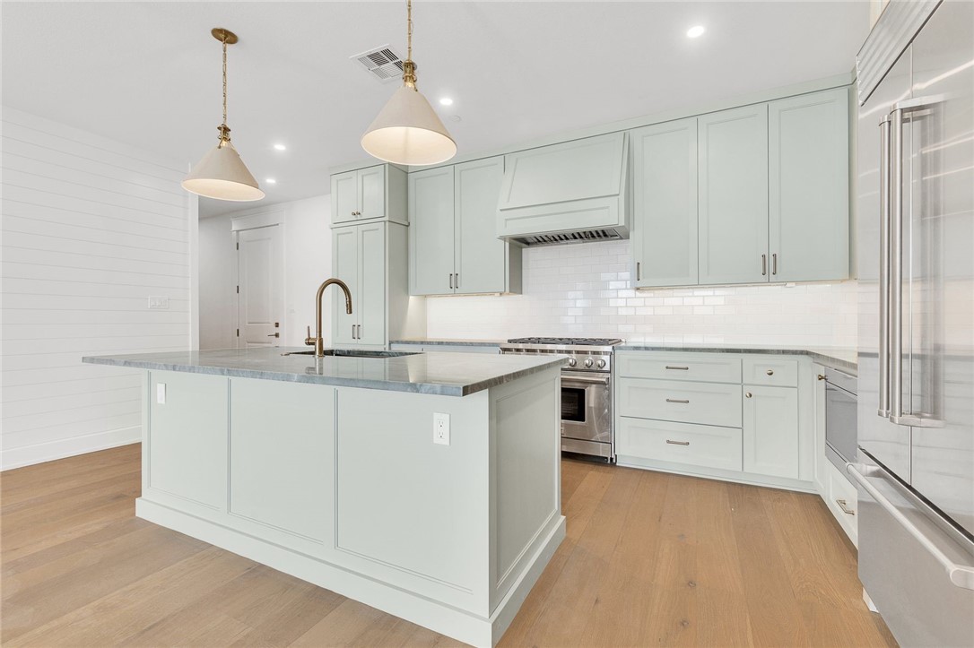 136 W Cotter Ave 17