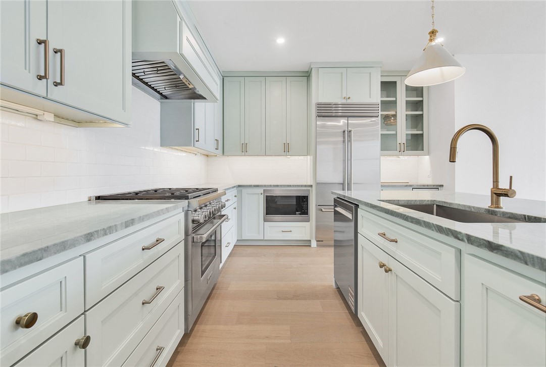 136 W Cotter Ave 17