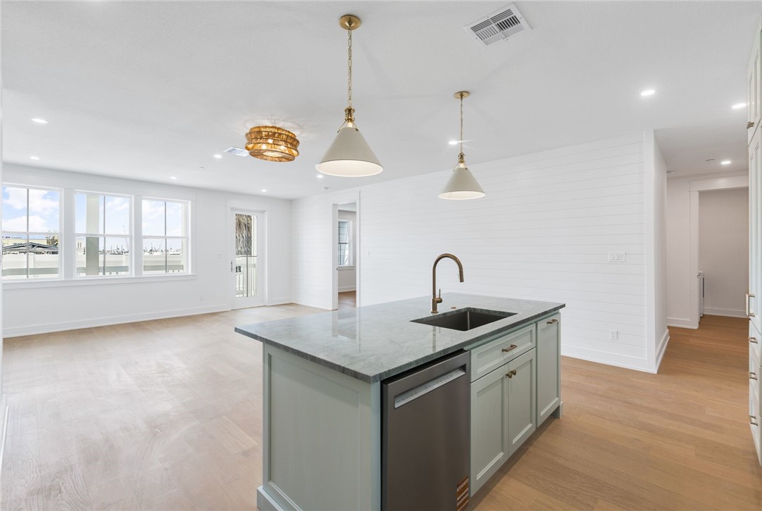 136 W Cotter Ave 17