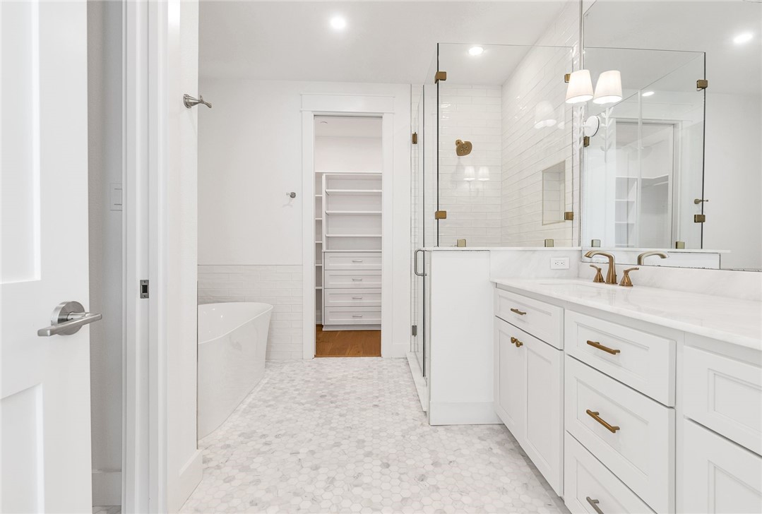 136 W Cotter Ave 17