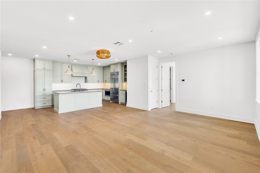 136 W Cotter Ave 17