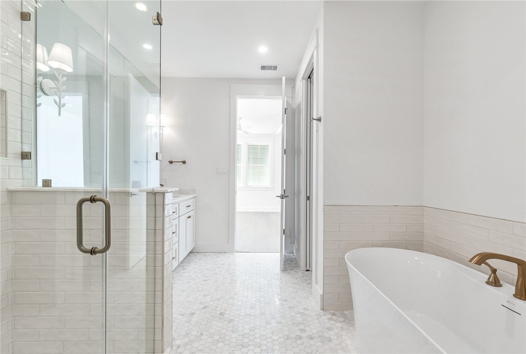 136 W Cotter Ave 17