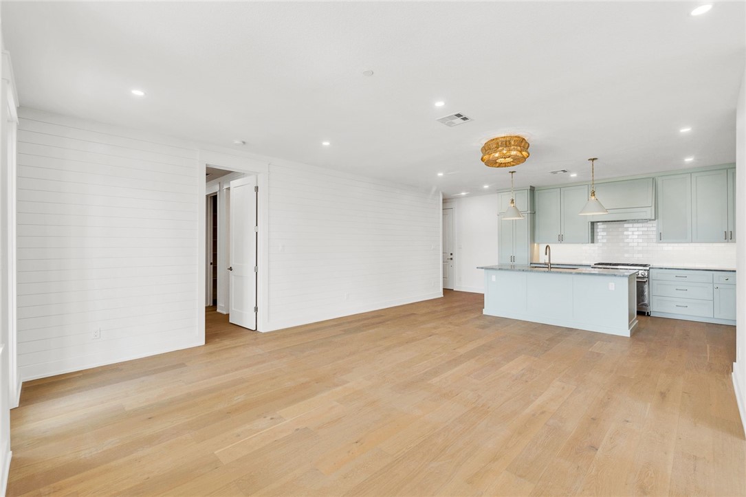 136 W Cotter Ave 17