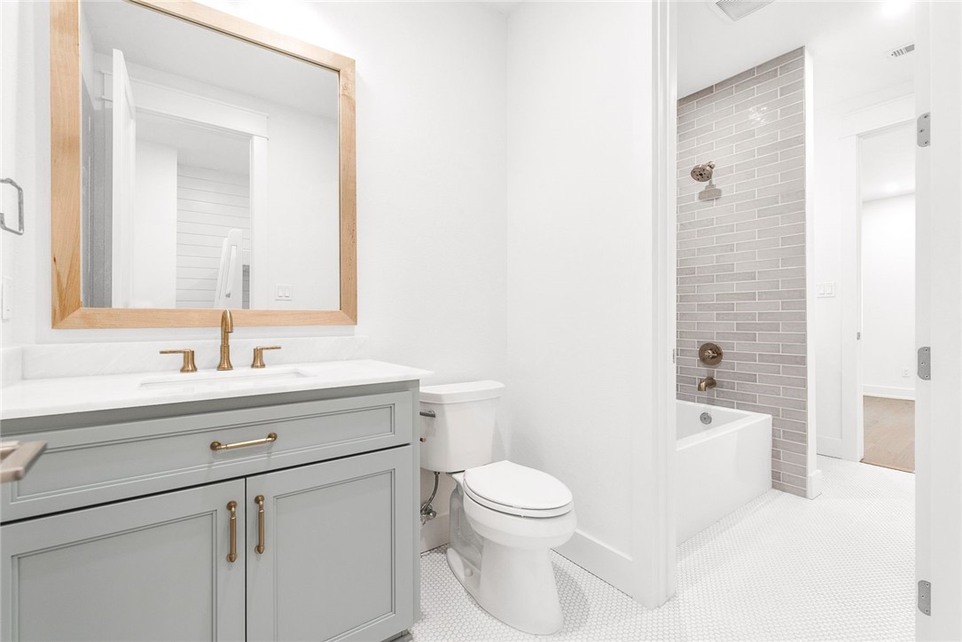 136 W Cotter Ave 17