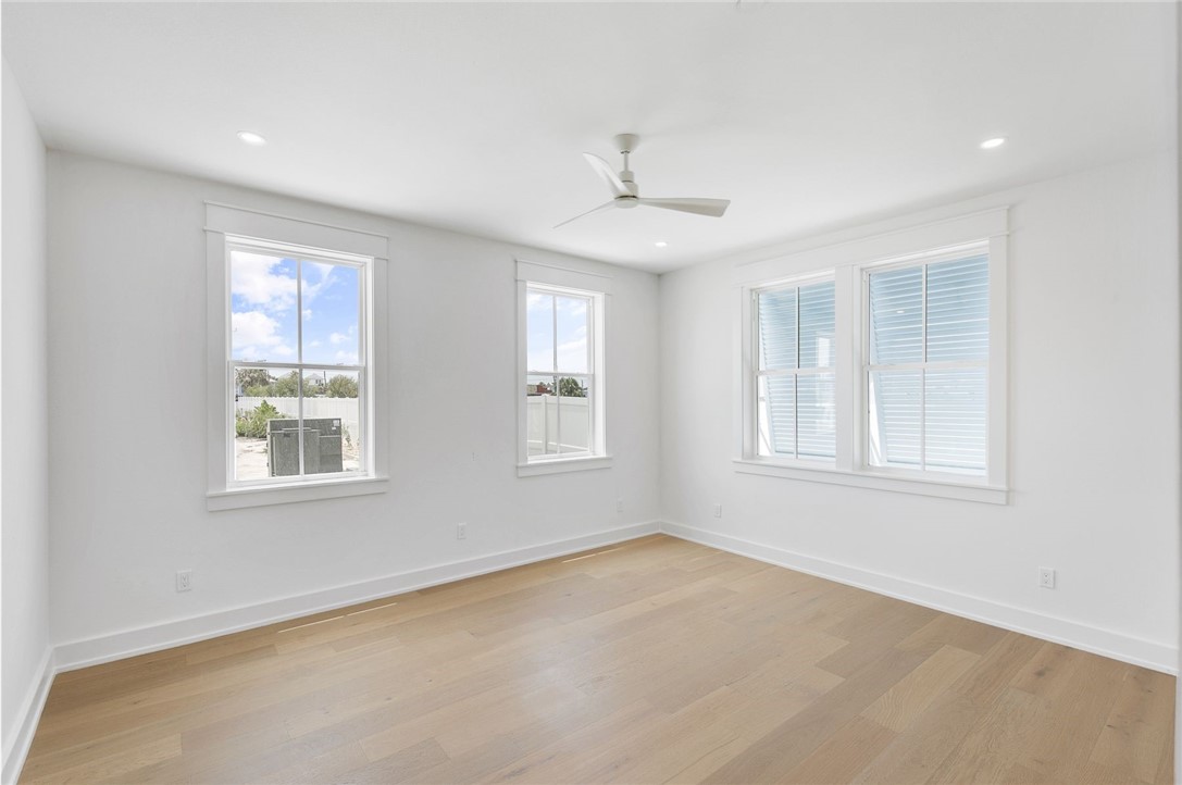 136 W Cotter Ave 17