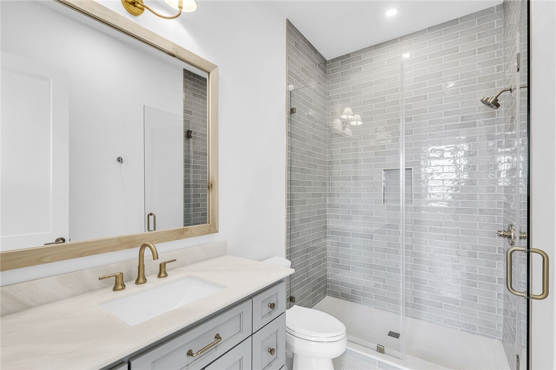 136 W Cotter Ave 23